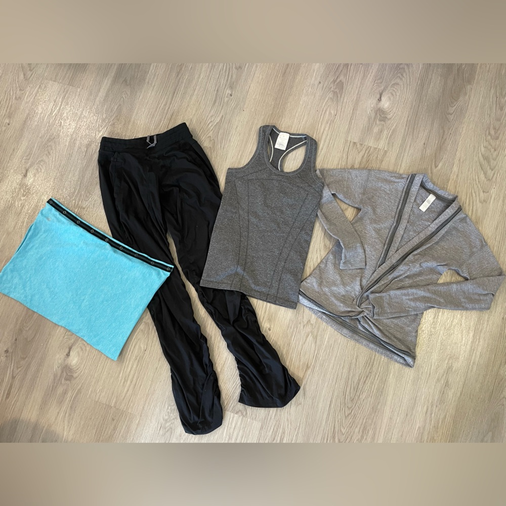IVIVVA (Lululemon) 4 pc Girls Bundle Size 12
Studio Pants (flaw), Tops, scarf.